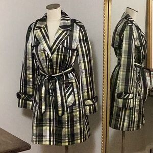 Cute & Flattering Rain Coat!